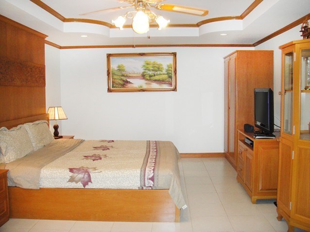 Large condo for sale, Wong Amat    -Pattaya-Realestate- - Condominium -  - Wong Amat